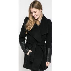 Vero Moda - Płaszcz. Czarne płaszcze damskie marki Vero Moda, s, w paski, z elastanu. W wyprzedaży za 179,90 zł.