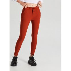 Spodnie ze ściągaczem - Pomarańczowy. Pomarańczowe spodnie damskie Cropp. Za 79,99 zł.