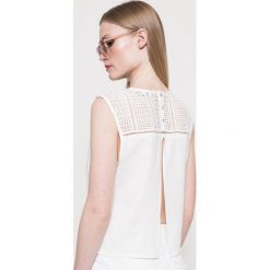 Hilfiger Denim - Top. Białe bluzki damskie marki Hilfiger Denim, s, bez wzorów, z poliesteru, z okrągłym kołnierzem. W wyprzedaży za 139,90 zł.