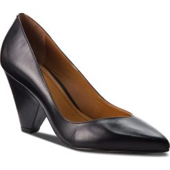 Półbuty KAZAR - Kiara 34043-01-00 Black. Czarne półbuty damskie Kazar, bez wzorów, ze skóry, na wysokim obcasie, na obcasie, bez zapięcia. W wyprzedaży za 339,00 zł.