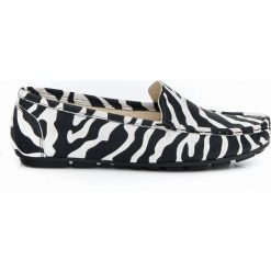 Mokasyny damskie z motywem zebry - skóra naturalna - model 001 – kolor zebra. Szare mokasyny damskie Zapato, do pracy, na lato, bez wzorów, z jeansu, klasyczne, na niskim obcasie, na płaskiej podeszwie, bez zapięcia. Za 310,00 zł.