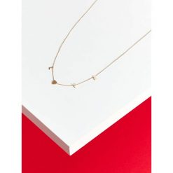 KRÓTKI NASZYJNIK Z NAPISEM 'LOVE'. Białe naszyjniki damskie Top Secret, na imprezę. Za 12,99 zł.