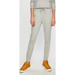 Roxy - Spodnie. Spodnie damskie Roxy. W wyprzedaży za 129,90 zł.