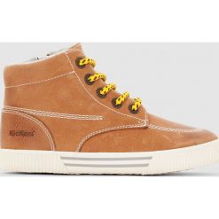 Wysokie skórzane tenisówki Pergola. Brązowe buty sportowe chłopięce marki Kickers, z kauczuku, na sznurówki. Za 339,11 zł.