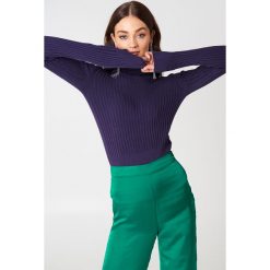 Trendyol Sweter w prążki z golfem - Purple. Fioletowe golfy damskie Trendyol, bez wzorów, z dzianiny, z długim rękawem. W wyprzedaży za 40,47 zł.