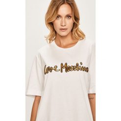 Love Moschino - T-shirt. Czarne bluzki damskie Love Moschino, m, z aplikacjami, z bawełny, casualowe, z okrągłym kołnierzem. W wyprzedaży za 329,90 zł.