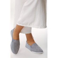 Niebieskie Tenisówki Spot On. Niebieskie trampki i tenisówki damskie Born2be. Za 49,99 zł.