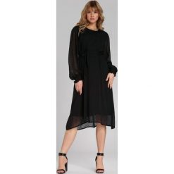 Czarna Sukienka Hamer. Czarne sukienki damskie Renee, s, w paski, z tkaniny, eleganckie, z okrągłym kołnierzem, z długim rękawem, długie, midi, trapezowe. Za 129,99 zł.