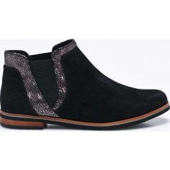 Caprice - Botki. Czarne buty zimowe damskie marki Caprice, z materiału, z okrągłym noskiem. W wyprzedaży za 199,90 zł.
