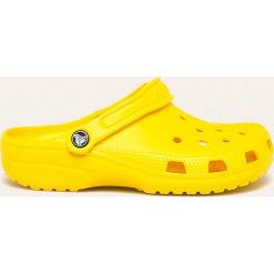 Crocs - Klapki. Pomarańczowe klapki damskie Crocs, bez wzorów, z gumy, bez obcasa, na obcasie. Za 179,90 zł.