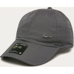 Nike Sportswear - Czapka. Czarne czapki męskie Nike Sportswear, z aplikacjami, z poliesteru. Za 79,90 zł.