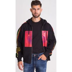 CZARNA BLUZA DIESEL Z KOLOROWYMI NADRUKAMI. Czarne bluzy męskie Diesel, m, z nadrukiem, z bawełny, z kapturem, bez rękawów, z kapturem. Za 495,00 zł.