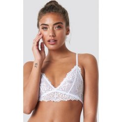 NA-KD Lingerie Biustonosz z koronką u dołu - White. Czarne biustonosze koronkowe marki NA-KD Lingerie, z haftami. Za 72,95 zł.