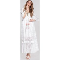 Biała Sukienka Adjective. Białe sukienki damskie other, s, z aplikacjami, boho, bez kołnierzyka, bez rękawów, maxi, dopasowane. Za 199,99 zł.