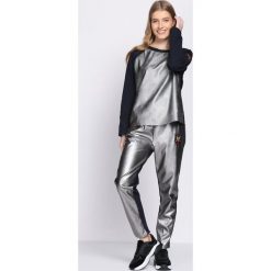 Granatowe Spodnie Singly. Spodnie damskie Born2be, uniwersalny, z dresówki. Za 29,99 zł.