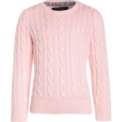 Polo Ralph Lauren CLASSIC Sweter powder pink. Czerwone swetry dziewczęce marki Polo Ralph Lauren, z bawełny, polo. W wyprzedaży za 263,20 zł.