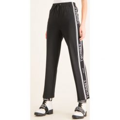 Spodnie dresowe TwinSet 201TP2072. Białe spodnie damskie Twinset, z elastanu. Za 749,00 zł.