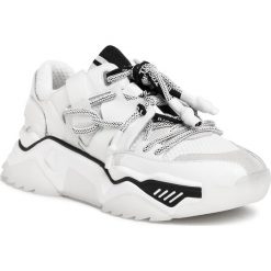 Sneakersy TOGOSHI - TG-19-04-000187 602. Białe półbuty damskie Togoshi, bez wzorów, z zamszu, bez obcasa, na płaskiej podeszwie, bez zapięcia. W wyprzedaży za 379,00 zł.