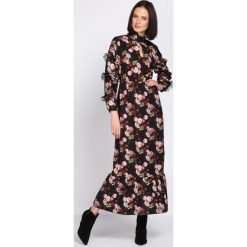 Czarna Sukienka Self Care. Czarne sukienki damskie Born2be, na imprezę, s, bez wzorów, boho, ze stójką, bez rękawów, długie, maxi, dopasowane. Za 99,99 zł.