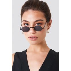 NA-KD Accessories Okulary przeciwsłoneczne mini - Black. Czarne okulary przeciwsłoneczne damskie marki NA-KD Accessories, owalne. W wyprzedaży za 40,47 zł.