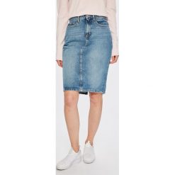 Guess Jeans - Spódnica Eloise. Niebieskie spódniczki damskie Guess Jeans, z aplikacjami, z elastanu, z podwyższonym stanem, midi, ołówkowe. W wyprzedaży za 239,90 zł.