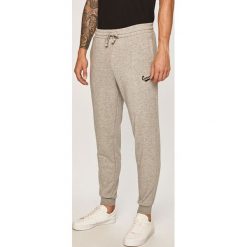 Converse - Spodnie. Szare spodnie męskie Converse, na co dzień, s, bez wzorów, z bawełny, casualowe. Za 179,90 zł.
