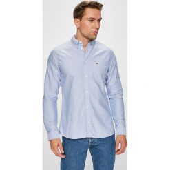 Tommy Jeans - Koszula. Białe koszule męskie Tommy Jeans, m, bez wzorów, z bawełny, casualowe, button down, z długim rękawem. W wyprzedaży za 179,90 zł.