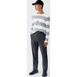 Sweter w szerokie paski. Czerwone swetry klasyczne męskie Pull&Bear. Za 109,00 zł.