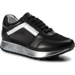 Sneakersy TOGOSHI - TG-11-02-000061 617. Czarne półbuty damskie Togoshi, na co dzień, bez wzorów, ze skóry, bez obcasa, na płaskiej podeszwie, bez zapięcia. W wyprzedaży za 269,00 zł.