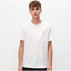 T-shirt z kieszonką - Kremowy. Białe t-shirty męskie Reserved, s, bez wzorów, bez kołnierzyka. Za 39,99 zł.
