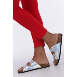 Srebrne Klapki Holograficzne Z Dwoma Paskami Ze Skórzaną Wkładką I Profilowaną Korkową Podeszwą Casu B18X2/sh. Szare klapki damskie Casu, w paski, bez obcasa. W wyprzedaży za 39,99 zł.