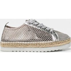 Steve Madden - Tenisówki. Szare tenisówki damskie marki Steve Madden, ze skóry, na sznurówki. W wyprzedaży za 199,90 zł.