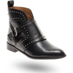 CZARNE SZTYBLETY EMPORIO ARMANI. Czarne botki damskie Emporio Armani, bez obcasa, na obcasie, bez zapięcia. W wyprzedaży za 1143,13 zł.