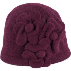 Czapka damska Wełniane kwiaty buraczkowa. Czerwone czapki zimowe damskie Art of Polo, w kwiaty, z wełny. Za 54,70 zł.