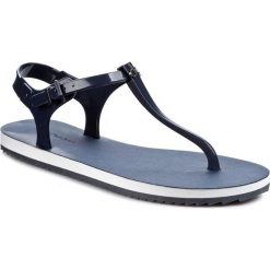 Japonki CALVIN KLEIN JEANS - Savanna Jelly RE9248 Luna. Niebieskie klapki damskie Calvin Klein Jeans, bez wzorów, z jeansu, bez obcasa. W wyprzedaży za 249,00 zł.