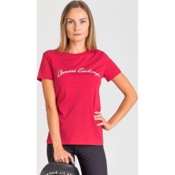 T-SHIRT Armani Exchange. Czerwone t-shirty damskie Armani Exchange, xs, z nadrukiem, z bawełny, z okrągłym kołnierzem. Za 107,40 zł.