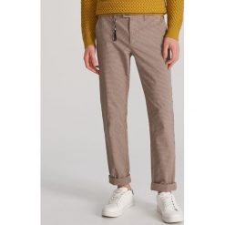 Spodnie w kratę slim fit - Beżowy. Brązowe spodnie męskie Reserved, m, bez wzorów. Za 129,99 zł.