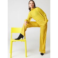 Spodnie damskie: NA-KD Spodnie dzwony z wysokim stanem - Yellow