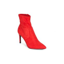 Botki Steve Madden Lava. Czerwone botki damskie Steve Madden, bez obcasa, bez zapięcia. Za 219,50 zł.