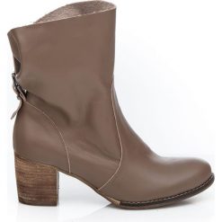 Botki na słupku - skóra naturalna - model 497 - kolor taupe lico. Szare botki damskie Zapato, na zimę, z jeansu, klasyczne, za kostkę, bez obcasa, na obcasie, na klamry. Za 399,00 zł.