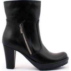 Botki - skóra naturalna - model 495 - kolor czarny. Czarne botki damskie Zapato, ze skóry, bez obcasa, bez zapięcia. W wyprzedaży za 319,20 zł.