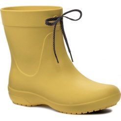 Buty zimowe damskie: Kalosze CROCS – Freesail Shorty Rainboot 203851 Lemon