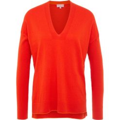 Escada Sport SLITYN Sweter red. Czerwone swetry damskie marki Escada Sport, xl, bez wzorów, z wiskozy, bez rękawów, bez kaptura. Za 1049,00 zł.