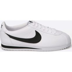 Nike Sportswear - Buty. Białe buty sportowe męskie marki Nike Sportswear, ze skóry. W wyprzedaży za 299,90 zł.