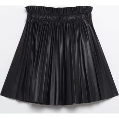 Spódnica mini z imitacji skóry -. Spódniczki damskie Sinsay, s, bez wzorów, ze skóry, mini. Za 59,99 zł.