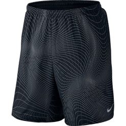 Nike Spodenki męskie 7" Distance Printed Short czarne r. M (717966-011). Czarne spodenki sportowe męskie Nike, sportowe. Za 175,00 zł.