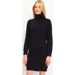 Sukienka damska gładka. Sukienki damskie Top Secret, na co dzień, na zimę, bez wzorów, z dzianiny, z golfem, bez rękawów, midi. W wyprzedaży za 49,99 zł.