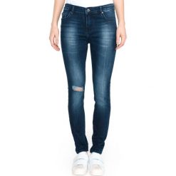 Armani Exchange J01 Dżinsy Niebieski. Niebieskie jeansy damskie Armani Exchange, bez wzorów, z elastanu. Za 602,95 zł.
