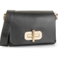 Torebka TOMMY HILFIGER - Leather Statement Crossover AW0AW07100 BDS. Czarne listonoszki damskie TOMMY HILFIGER, bez wzorów, ze skóry, bez dodatków. Za 1199,00 zł.
