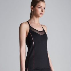 Top z siateczką mesh Gym Hard - Czarny. Czarne topy damskie Sinsay, s, bez wzorów, z meshu, bez kołnierzyka. Za 29,99 zł.